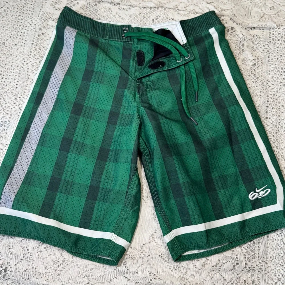 Nike‎ SB Plaid Board Shorts Green White Mesh Lined Mens Size 16 Youth